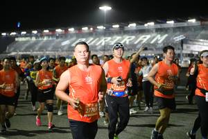 BIB: 2221, 0870, 27769
                            <button type="button" onclick="openModal(10892513)" class="btn btn-primary btn-sm float-right btn-popup" data-toggle="modal" data-target=".modal-high-quality">
                        <i class="fas fa-shopping-cart"></i> Add to Cart
                    </button>
                                            <button type="button" onclick="isThisMe(10892513, true)" class="btn btn-success btn-sm float-right btn-popup btn-isme hidden" data-toggle="tooltip" data-placement="bottom" title="นี่คือรูปของคุณใช่ไหม คลิกที่นี่เพื่อเอาเข้าอัลบั้ม">
                        <i class="fas fa-plus"></i> Add to album
                    </button>
                    <button type="button" onclick="isThisMe(10892513, false)" class="btn btn-warning btn-sm float-right btn-popup btn-isnotme hidden">
                        <i class="fas fa-ban"></i> Remove from album
                    </button>
